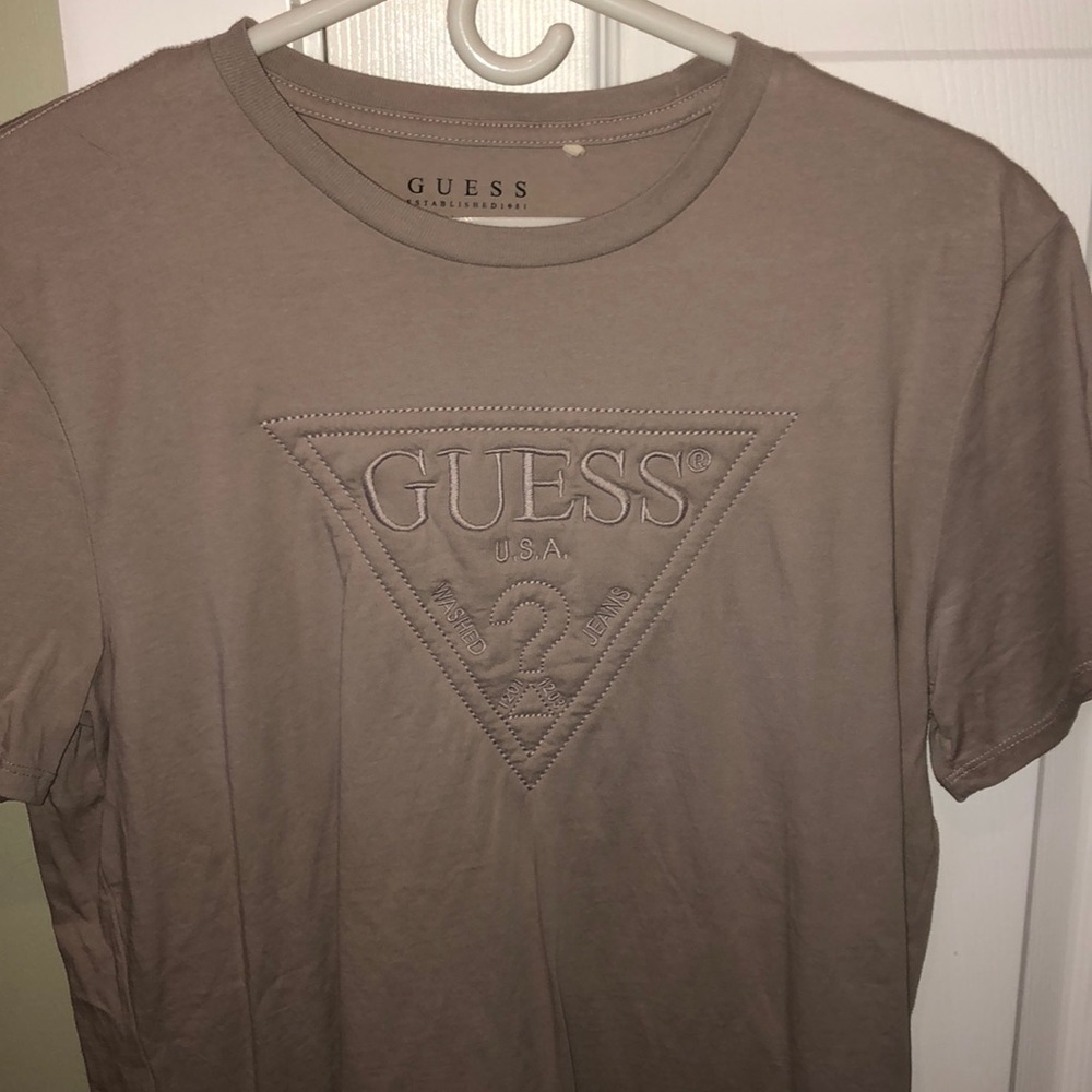 Men’s Guess T shirt